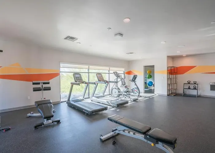 Group-friendly With Pool Gym Parking Wd Balcony
