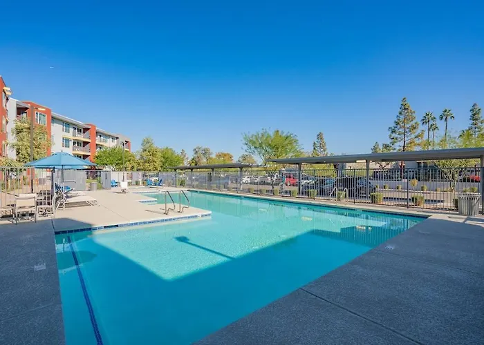 Group-friendly With Pool Gym Parking Wd Balcony