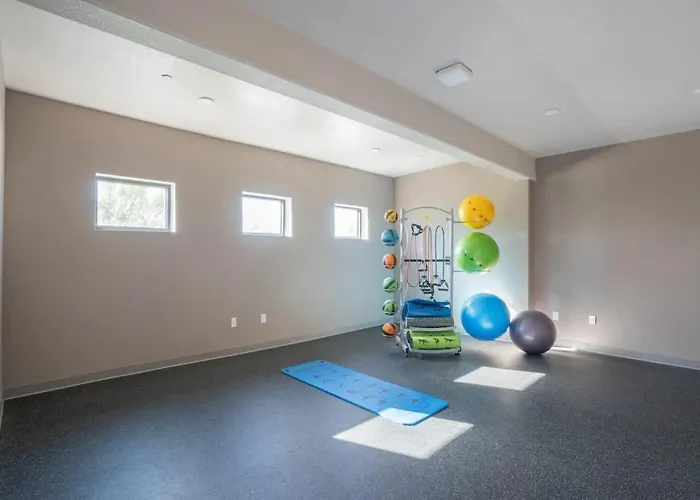 Group-friendly With Pool Gym Parking Wd Balcony *