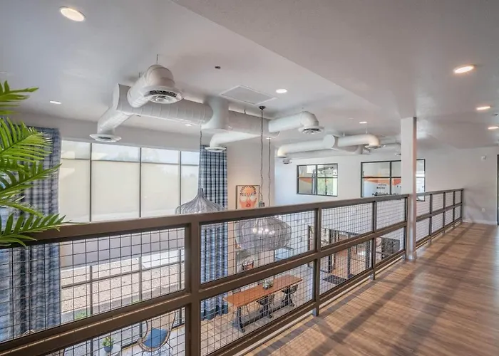 Apartment Group-friendly With Pool Gym Parking Wd Balcony