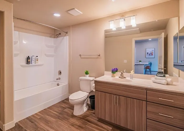 Apartment Group-friendly With Pool Gym Parking Wd Balcony