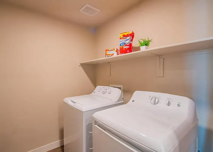 Group-friendly With Pool Gym Parking Wd Balcony * Tempe
