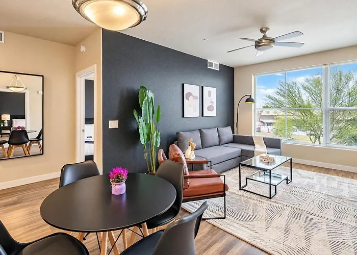 Group-friendly With Pool Gym Parking Wd Balcony Apartment