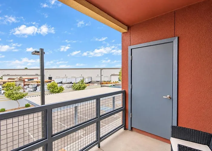 Apartment Group-friendly With Pool Gym Parking Wd Balcony Tempe